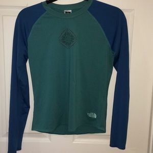 The north face vapor wick top size small